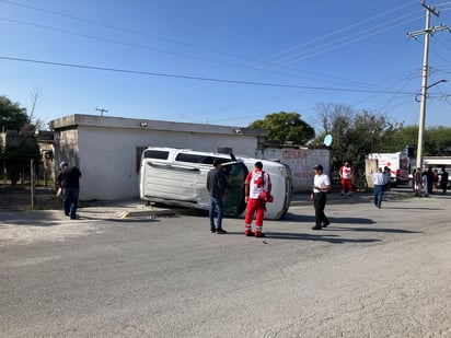 Choque y volcadura se registra en la colonia Tierra y Libertad