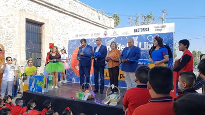 Autoridades educativas estuvieron presentes en el corte de listón de la ‘Feria de los Libro y sus Lectores’