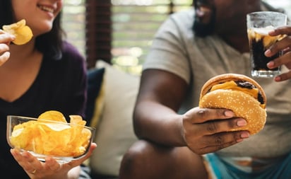 Comida rápida y procesados son tan dañinos como las drogas: estudio