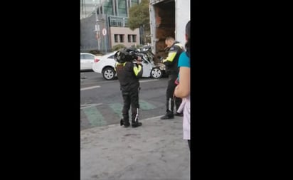 ¡Volvieron a nacer! Amigos sobreviven a choque con tráiler en Paseo de la Reforma