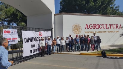 Toman ejidatarios oficinas de Sader