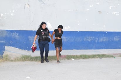 Joven madre golpea a sus hijas bajo los efectos de las drogas