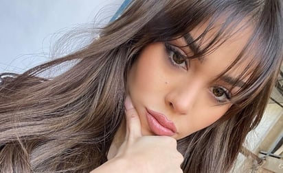 Danna Paola sufre accidente en el escenario, pero regresa con la cabeza vendada