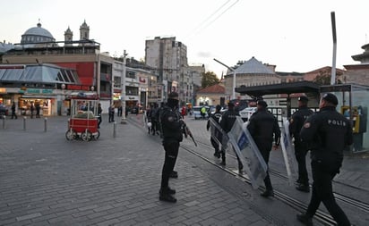 Al menos 4 muertos y 38 heridos tras explosión en el centro de Estambul