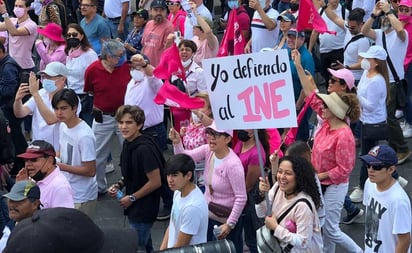 La juventud ya despertó, sacaremos a AMLO en 2024, dicen jóvenes en marcha a favor del INE La juventud ya despertó, sacaremos a AMLO en 2024, dicen jóvenes en marcha a favor del INE
