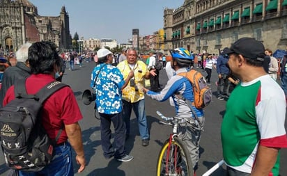 Simpatizantes del INE y de AMLO discuten frente a Palacio Nacional