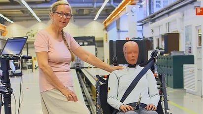 Han creado un maniquí de mujer para las pruebas de choque de automóviles