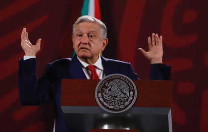 AMLO califica marcha en favor del INE como un 'striptease' político del conservadurismo