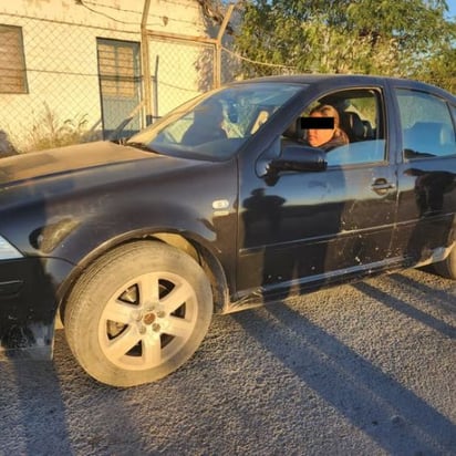 Conductor invade carril y provoca choque en la colonia Jardines del Valle de Monclova 