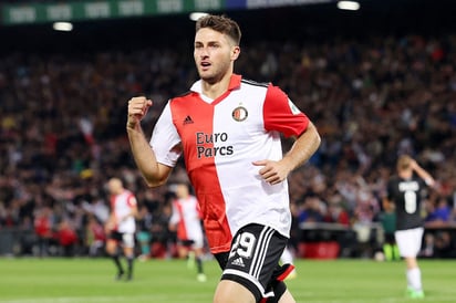 El Feyenoord de Santi Giménez golea y se adjudica la cima de la Eredivisie