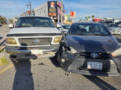 Apresurado conductor provoca choque en el Fraccionamiento Carranza en Monclova 