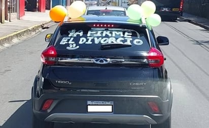 “Ya firmé el divorcio”: hombre celebra su separación y se hace viral