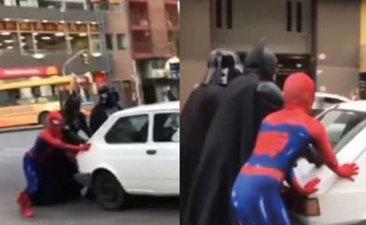 Auto se descompone: Batman, Spiderman y Darth Vader se unen a empujarlo