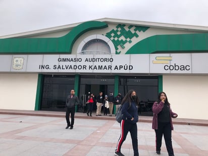  Comunidad estudiantil participa en feria de oferta educativa  