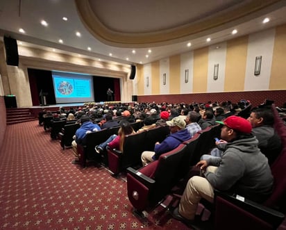 Simas lleva conferencia 'Actitud' a todos sus trabajadores 