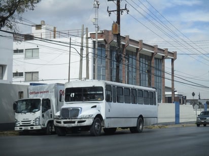 Afecta a transporte falta de choferes