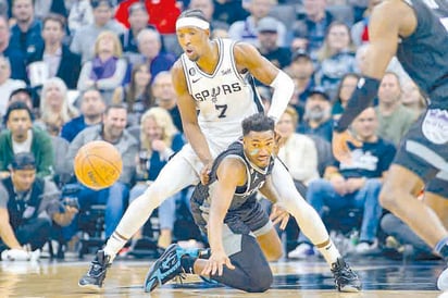 Victoria de los Kings de Sacramento 130 a 112 ante Spurs de San Antonio