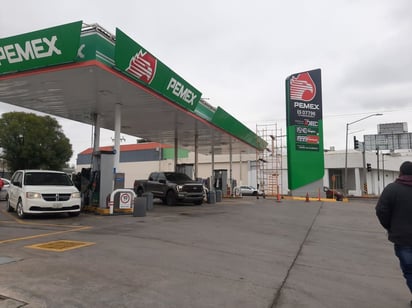 Gasolina continúa con tendencia a la baja en su precio