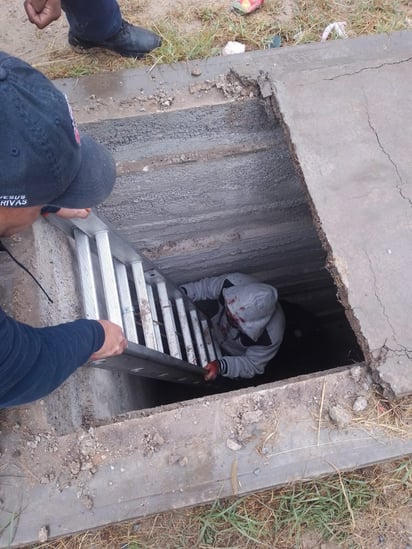 Tumba se parte y traga a anciano en el panteón Guadalupe de Monclova