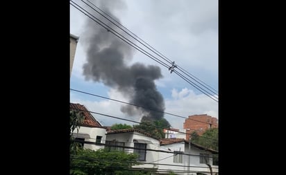 Cae avioneta en zona residencial en Colombia; se reportan varias víctimas