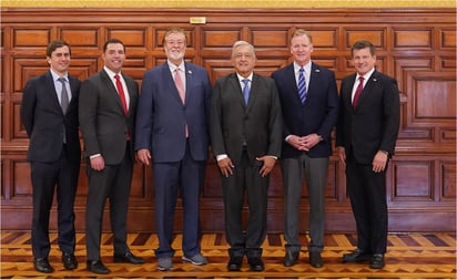 AMLO se reúne con directivos de la NFL previo al Monday Night Football: El jefe del ejecutivo federal conversó con los directivos de los San Francisco 49ers y los Cardenales de Arizona