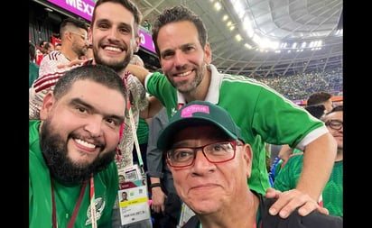 ¿Qué hacen Loret de Mola e Iván 'La Mole' en la misma foto?: Los comediantes y los periodistas coincidieron en Qatar para realizar la cobertura de la Copa del Mundo