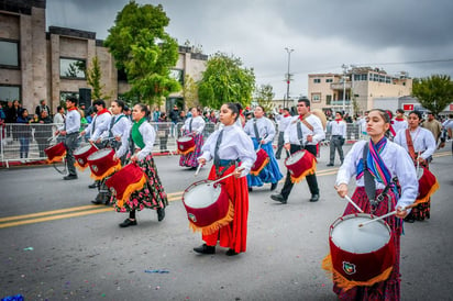 Más de 1,700 alumnos participaron en el desfile revolucionario