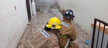 Perrita causa explosión al derribar un tanque de gas 