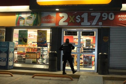 Ladrones golpean a cajero de Oxxo para asaltarlo en Monclova 