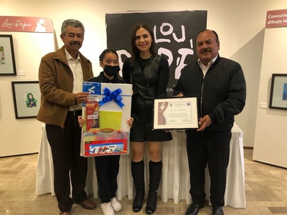 Ganadores del concurso de dibujo por parte del museo Pape de Monclova 