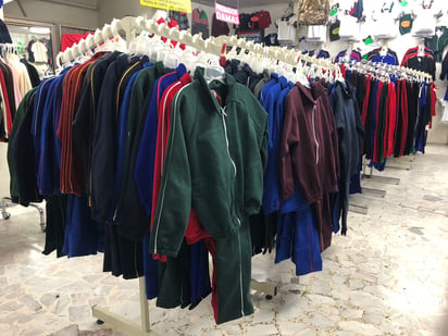 Uniformes de invierno con altos precio, otro golpe a la economía en Monclova