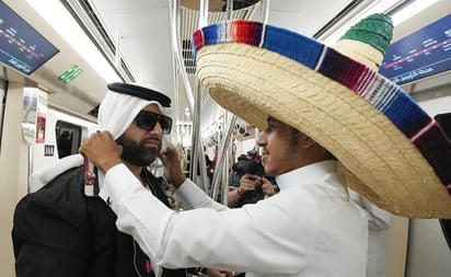 VIDEO: Aficionado mexicano 'asalta' a paisanos en el metro de Qatar: 'Ya se la saben mi gente'