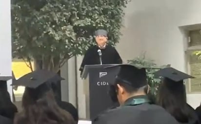 Estudiantes del CIDE protestan contra Romero Tellaeche en ceremonia de graduación: Durante el discurso de Tellaeche varios alumnos se expresaron en su contra.