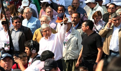 'Corcholatas', Jesusa Rodríguez y tres ciudadanos: AMLO da a conocer primera fila de la marcha del próximo domingo