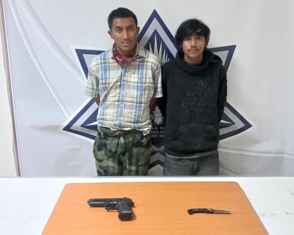 Investigan a sujetos detenidos con arma de juguete y un cuchillo 