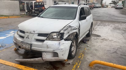 Cafre choca huye y vuelve a chocar en la Zona Centro de Monclova