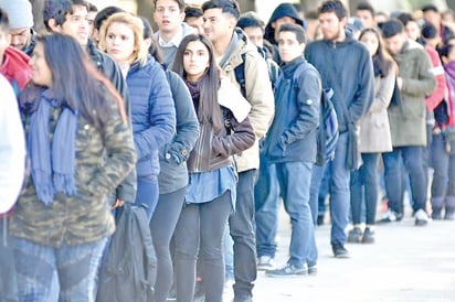 Jóvenes, una generación con deudas y empleos inestables