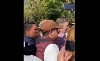 VIDEO. Agreden a Marcelo Ebrard durante marcha por los 4 años de AMLO: Un objeto alcanzó el rostro del secretario de Relaciones Exteriores, quien se dirigía hacia la Plaza de la Constitución