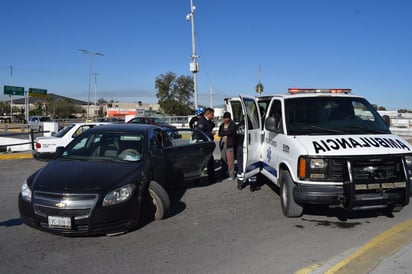 Maestra sufre convulsión y choca en el Cal y Canto en Monclova 