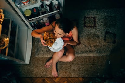 ¿Qué debes hacer después de un atracón de comida?