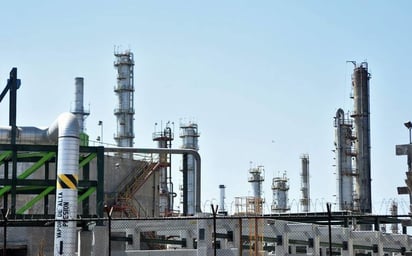 Importaciones petroleras dejan déficits comercial en México 