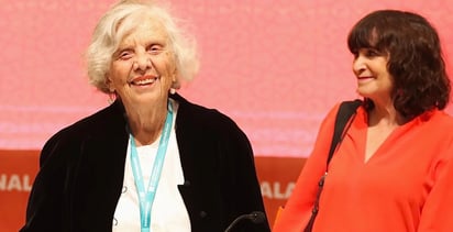 'Sigo teniendo la posibilidad de enamorarme hoy en la noche': Elena Poniatowska