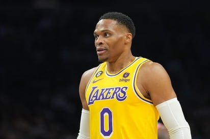 LeBron James lo ayudó: Russell Westbrook termina con la cara ensangrentada tras jugada con los Lakers