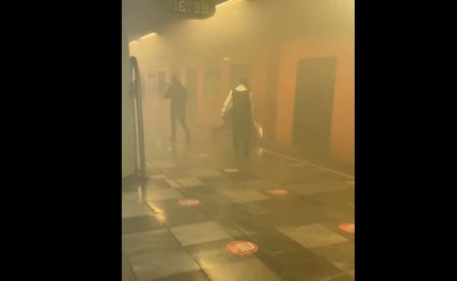 Restablecen servicio en Línea B del Metro tras presencia de humo por objeto metálico en vías: El corte de la corriente provocó el retraso en la marcha de los trenes
