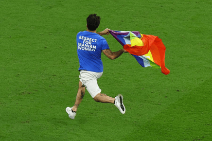 Aficionado ingresó a la cancha en el Uruguay vs Portugal para protestar