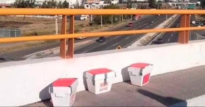 Encuentran hieleras con vísceras en puente de Querétaro