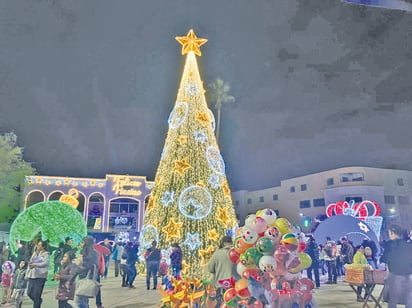 Mario Dávila realiza ‘Encendido Navideño’ en Monclova 