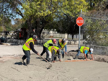 Alcalde de Allende da banderazo de inicio de obras de concreto