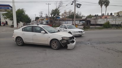 Mujer provoca choque en la colonia Anáhuac