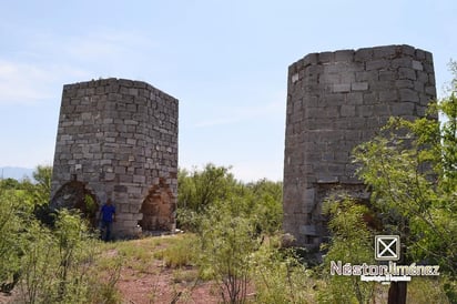 ¡Unas torres de piedra muy extrañas en el ejido Baján!